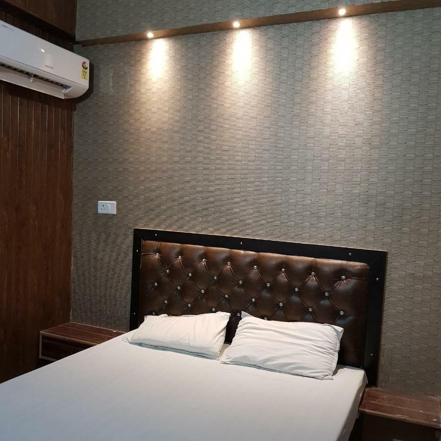 Hotel Varanasi Ganges エクステリア 写真